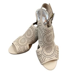 Vince Camuto Wedge Sandal Cutouts Leather Size 8 Cream Color Open Toe St…